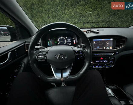 Черный Хендай Ioniq Electric, объемом двигателя 0 л и пробегом 146 тыс. км за 13850 $, фото 92 на Automoto.ua