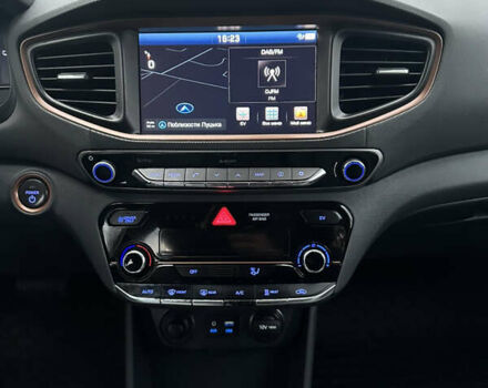 Черный Хендай Ioniq Electric, объемом двигателя 0 л и пробегом 146 тыс. км за 13850 $, фото 75 на Automoto.ua