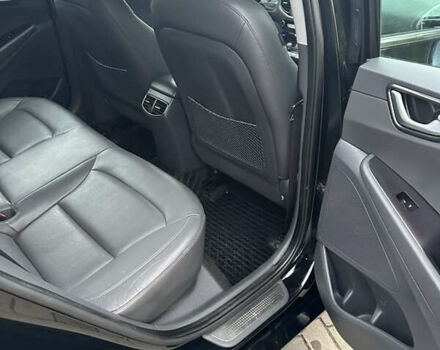 Черный Хендай Ioniq Electric, объемом двигателя 0 л и пробегом 146 тыс. км за 13850 $, фото 52 на Automoto.ua