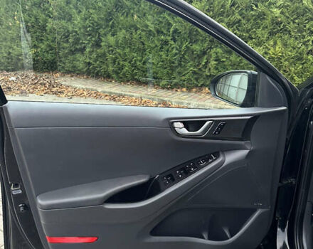 Черный Хендай Ioniq Electric, объемом двигателя 0 л и пробегом 146 тыс. км за 13850 $, фото 60 на Automoto.ua
