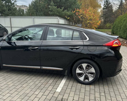 Черный Хендай Ioniq Electric, объемом двигателя 0 л и пробегом 146 тыс. км за 13850 $, фото 4 на Automoto.ua