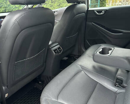 Черный Хендай Ioniq Electric, объемом двигателя 0 л и пробегом 146 тыс. км за 13850 $, фото 70 на Automoto.ua