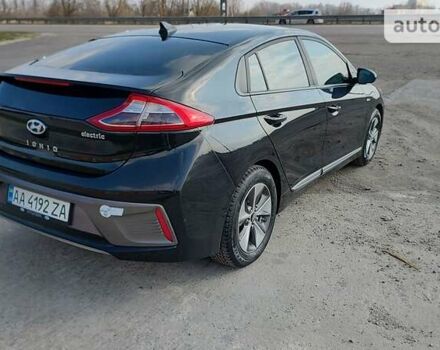 Чорний Хендай Ioniq Electric, об'ємом двигуна 0 л та пробігом 79 тис. км за 14999 $, фото 6 на Automoto.ua