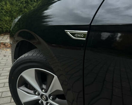 Черный Хендай Ioniq Electric, объемом двигателя 0 л и пробегом 146 тыс. км за 13850 $, фото 97 на Automoto.ua