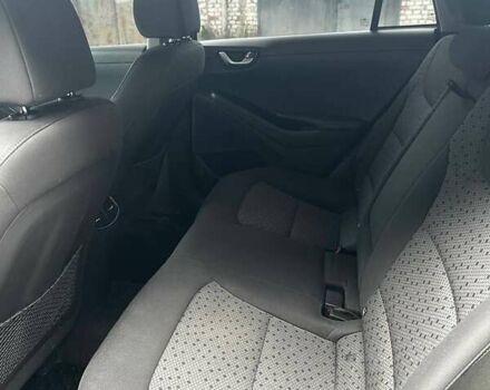 Черный Хендай Ioniq Electric, объемом двигателя 0 л и пробегом 140 тыс. км за 13500 $, фото 9 на Automoto.ua