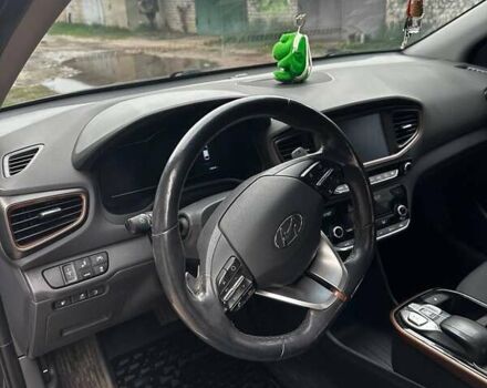 Черный Хендай Ioniq Electric, объемом двигателя 0 л и пробегом 140 тыс. км за 13500 $, фото 4 на Automoto.ua