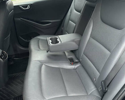 Черный Хендай Ioniq Electric, объемом двигателя 0 л и пробегом 146 тыс. км за 13850 $, фото 69 на Automoto.ua