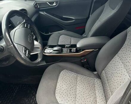 Черный Хендай Ioniq Electric, объемом двигателя 0 л и пробегом 140 тыс. км за 13500 $, фото 10 на Automoto.ua