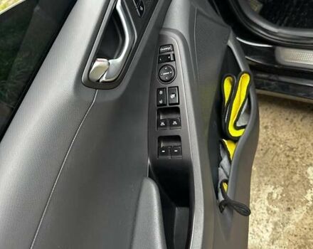 Черный Хендай Ioniq Electric, объемом двигателя 0 л и пробегом 140 тыс. км за 13500 $, фото 7 на Automoto.ua