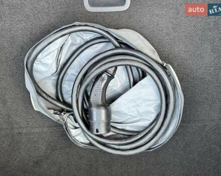 Черный Хендай Ioniq Electric, объемом двигателя 0 л и пробегом 93 тыс. км за 12500 $, фото 60 на Automoto.ua