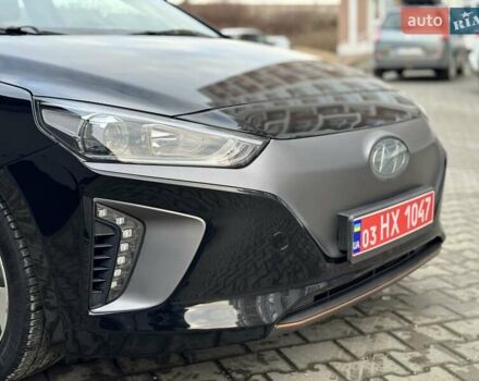 Черный Хендай Ioniq Electric, объемом двигателя 0 л и пробегом 93 тыс. км за 12500 $, фото 65 на Automoto.ua