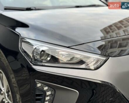 Черный Хендай Ioniq Electric, объемом двигателя 0 л и пробегом 93 тыс. км за 12500 $, фото 66 на Automoto.ua