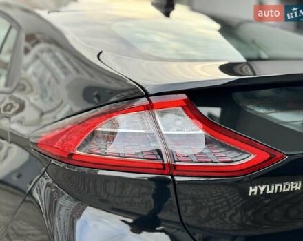 Черный Хендай Ioniq Electric, объемом двигателя 0 л и пробегом 93 тыс. км за 12500 $, фото 75 на Automoto.ua
