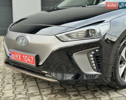 Черный Хендай Ioniq Electric, объемом двигателя 0 л и пробегом 93 тыс. км за 12500 $, фото 68 на Automoto.ua
