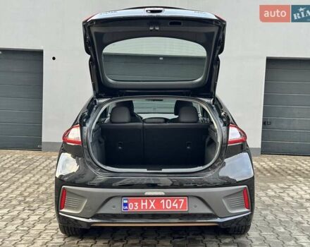 Черный Хендай Ioniq Electric, объемом двигателя 0 л и пробегом 93 тыс. км за 12500 $, фото 56 на Automoto.ua