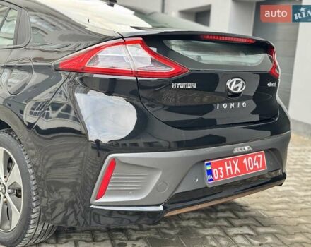 Черный Хендай Ioniq Electric, объемом двигателя 0 л и пробегом 93 тыс. км за 12500 $, фото 74 на Automoto.ua