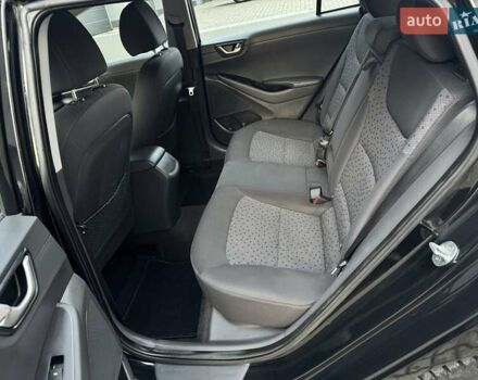 Черный Хендай Ioniq Electric, объемом двигателя 0 л и пробегом 93 тыс. км за 12500 $, фото 53 на Automoto.ua