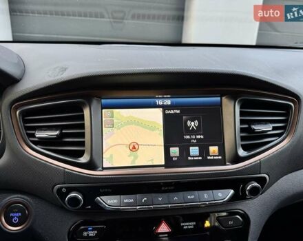 Черный Хендай Ioniq Electric, объемом двигателя 0 л и пробегом 93 тыс. км за 12500 $, фото 34 на Automoto.ua