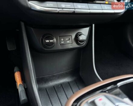 Черный Хендай Ioniq Electric, объемом двигателя 0 л и пробегом 93 тыс. км за 12500 $, фото 43 на Automoto.ua