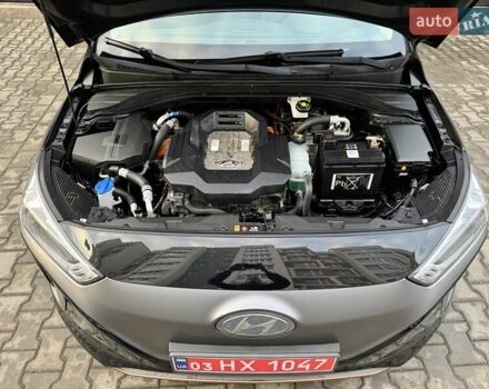 Черный Хендай Ioniq Electric, объемом двигателя 0 л и пробегом 93 тыс. км за 12500 $, фото 64 на Automoto.ua