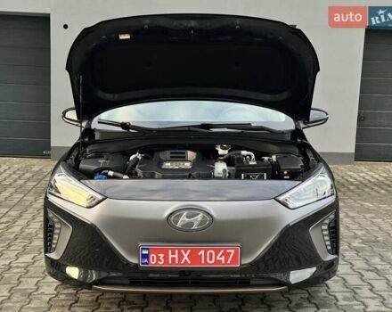 Черный Хендай Ioniq Electric, объемом двигателя 0 л и пробегом 93 тыс. км за 12500 $, фото 62 на Automoto.ua