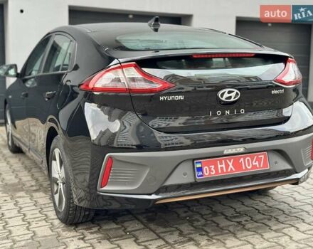 Черный Хендай Ioniq Electric, объемом двигателя 0 л и пробегом 93 тыс. км за 12500 $, фото 13 на Automoto.ua