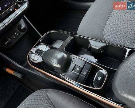 Черный Хендай Ioniq Electric, объемом двигателя 0 л и пробегом 93 тыс. км за 12500 $, фото 44 на Automoto.ua