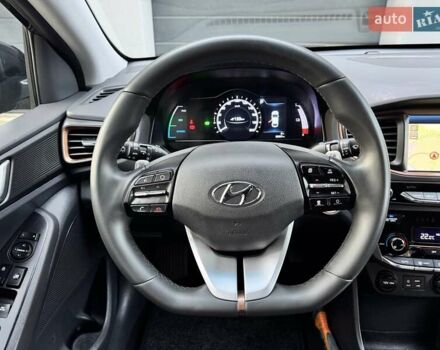 Черный Хендай Ioniq Electric, объемом двигателя 0 л и пробегом 93 тыс. км за 12500 $, фото 30 на Automoto.ua