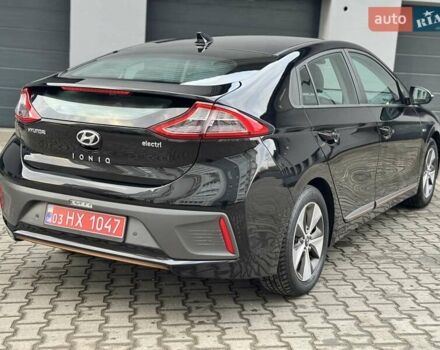 Черный Хендай Ioniq Electric, объемом двигателя 0 л и пробегом 93 тыс. км за 12500 $, фото 16 на Automoto.ua