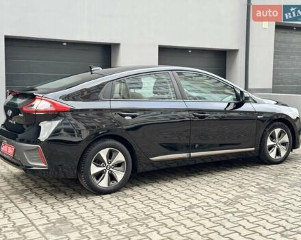 Черный Хендай Ioniq Electric, объемом двигателя 0 л и пробегом 93 тыс. км за 12500 $, фото 19 на Automoto.ua