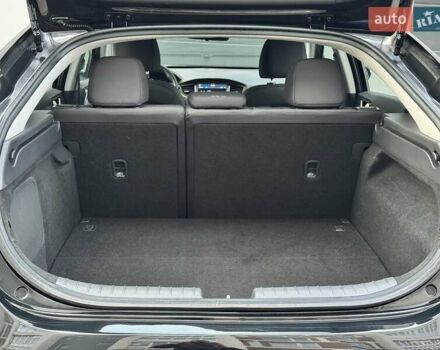 Черный Хендай Ioniq Electric, объемом двигателя 0 л и пробегом 93 тыс. км за 12500 $, фото 59 на Automoto.ua