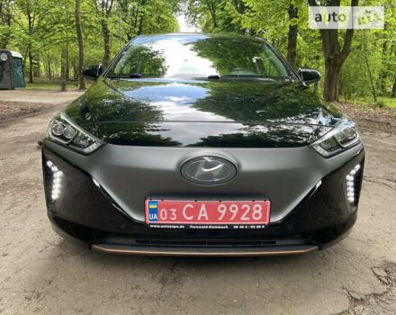 Черный Хендай Ioniq Electric, объемом двигателя 0 л и пробегом 39 тыс. км за 19300 $, фото 1 на Automoto.ua