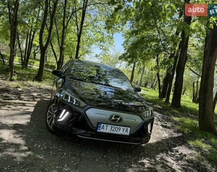 Черный Хендай Ioniq Electric, объемом двигателя 0 л и пробегом 50 тыс. км за 16999 $, фото 2 на Automoto.ua