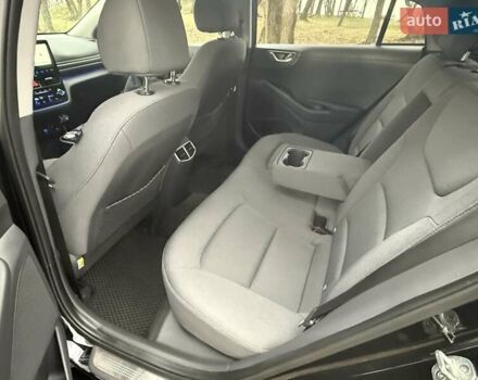 Черный Хендай Ioniq Electric, объемом двигателя 0 л и пробегом 50 тыс. км за 16999 $, фото 28 на Automoto.ua