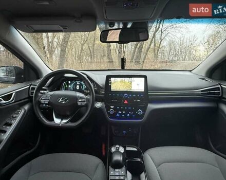 Черный Хендай Ioniq Electric, объемом двигателя 0 л и пробегом 50 тыс. км за 16999 $, фото 23 на Automoto.ua