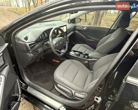 Черный Хендай Ioniq Electric, объемом двигателя 0 л и пробегом 50 тыс. км за 16999 $, фото 19 на Automoto.ua