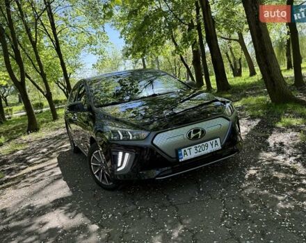 Черный Хендай Ioniq Electric, объемом двигателя 0 л и пробегом 50 тыс. км за 16999 $, фото 1 на Automoto.ua