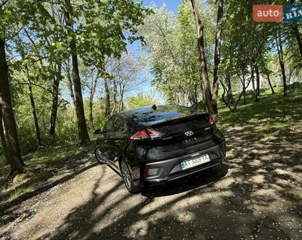 Черный Хендай Ioniq Electric, объемом двигателя 0 л и пробегом 50 тыс. км за 16999 $, фото 14 на Automoto.ua