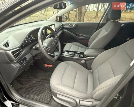 Черный Хендай Ioniq Electric, объемом двигателя 0 л и пробегом 50 тыс. км за 16999 $, фото 21 на Automoto.ua
