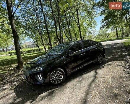 Черный Хендай Ioniq Electric, объемом двигателя 0 л и пробегом 50 тыс. км за 16999 $, фото 11 на Automoto.ua