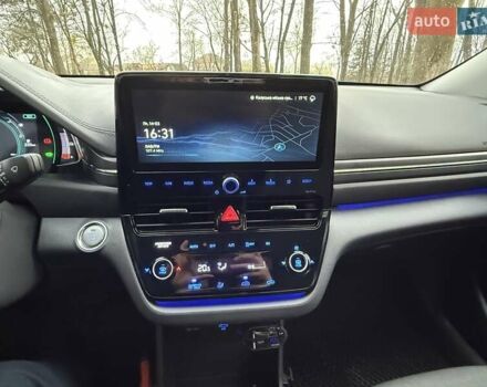 Черный Хендай Ioniq Electric, объемом двигателя 0 л и пробегом 50 тыс. км за 16999 $, фото 34 на Automoto.ua