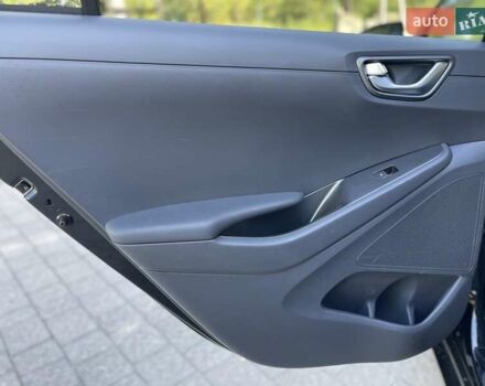 Черный Хендай Ioniq Electric, объемом двигателя 0 л и пробегом 76 тыс. км за 15700 $, фото 41 на Automoto.ua