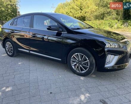 Черный Хендай Ioniq Electric, объемом двигателя 0 л и пробегом 76 тыс. км за 15700 $, фото 5 на Automoto.ua