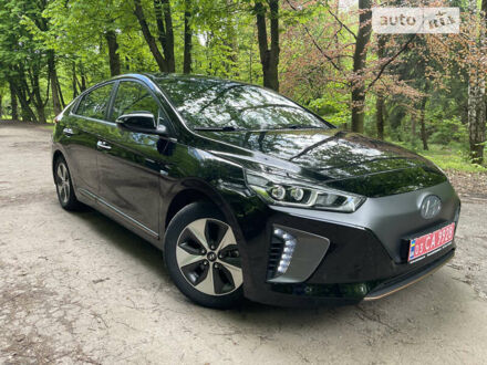 Черный Хендай Ioniq Electric, объемом двигателя 0 л и пробегом 39 тыс. км за 18899 $, фото 1 на Automoto.ua