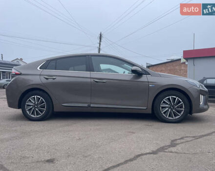 Коричневый Хендай Ioniq Electric, объемом двигателя 0 л и пробегом 119 тыс. км за 14900 $, фото 5 на Automoto.ua