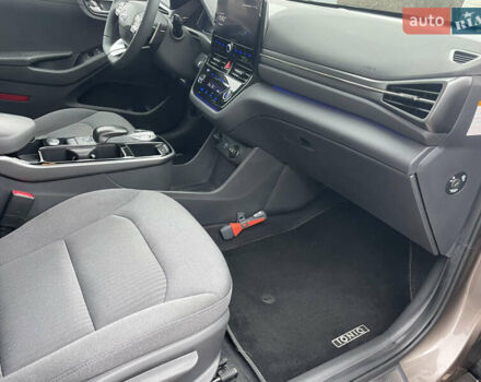 Коричневый Хендай Ioniq Electric, объемом двигателя 0 л и пробегом 119 тыс. км за 14900 $, фото 19 на Automoto.ua