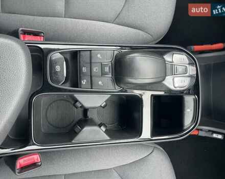 Коричневый Хендай Ioniq Electric, объемом двигателя 0 л и пробегом 119 тыс. км за 14900 $, фото 20 на Automoto.ua