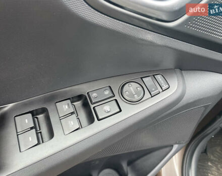 Коричневый Хендай Ioniq Electric, объемом двигателя 0 л и пробегом 119 тыс. км за 14900 $, фото 17 на Automoto.ua