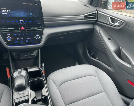 Коричневый Хендай Ioniq Electric, объемом двигателя 0 л и пробегом 119 тыс. км за 14900 $, фото 25 на Automoto.ua