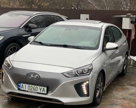 Серый Хендай Ioniq Electric, объемом двигателя 0 л и пробегом 114 тыс. км за 19000 $, фото 2 на Automoto.ua